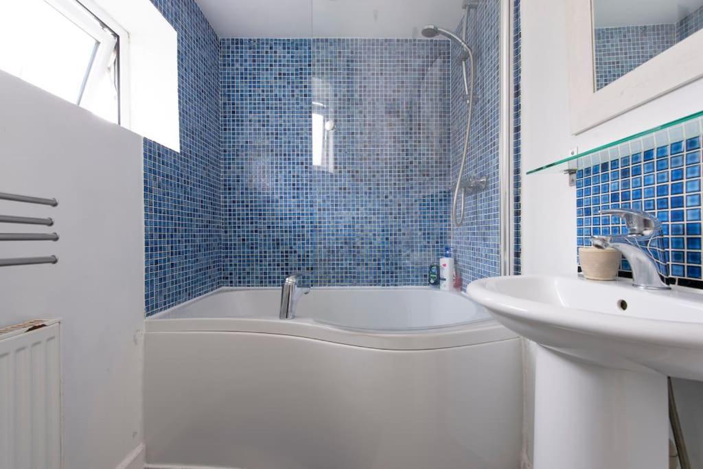 Lovely 2-Bed 15 Minutes To Central Лондон Экстерьер фото