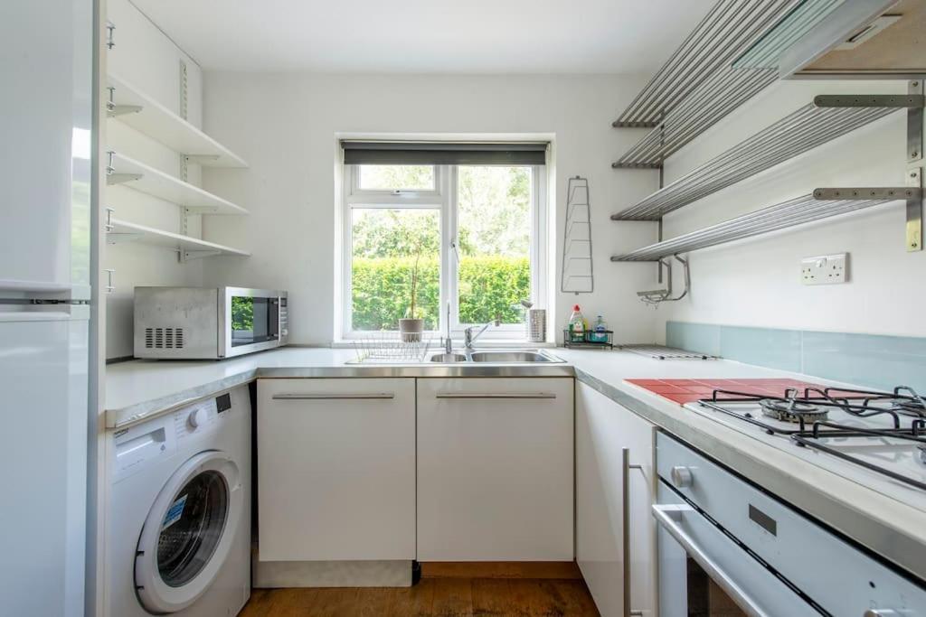 Lovely 2-Bed 15 Minutes To Central Лондон Экстерьер фото