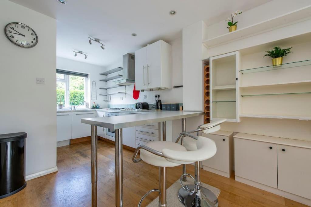 Lovely 2-Bed 15 Minutes To Central Лондон Экстерьер фото