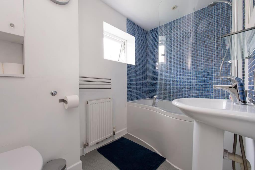 Lovely 2-Bed 15 Minutes To Central Лондон Экстерьер фото