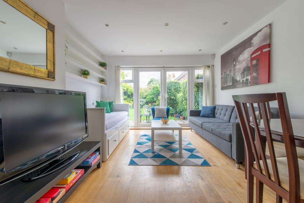 Lovely 2-Bed 15 Minutes To Central Лондон Экстерьер фото