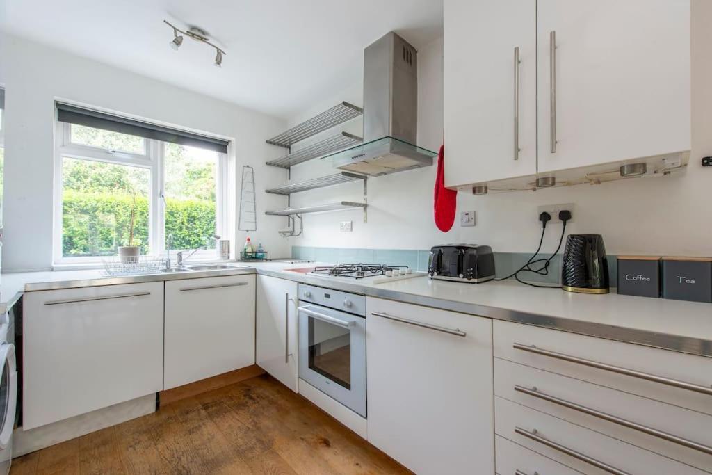 Lovely 2-Bed 15 Minutes To Central Лондон Экстерьер фото