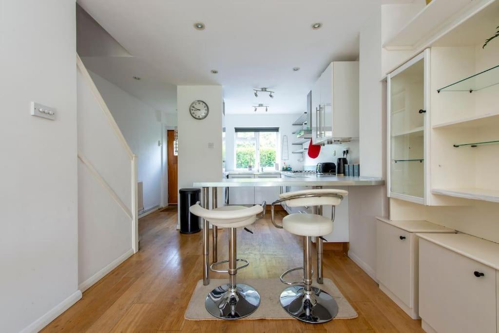 Lovely 2-Bed 15 Minutes To Central Лондон Экстерьер фото